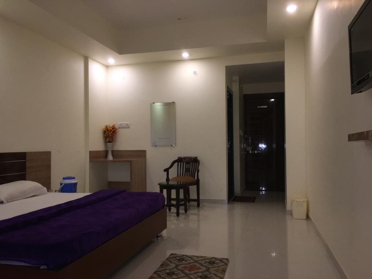 Kailash Presidency Hotel Bhopal Buitenkant foto