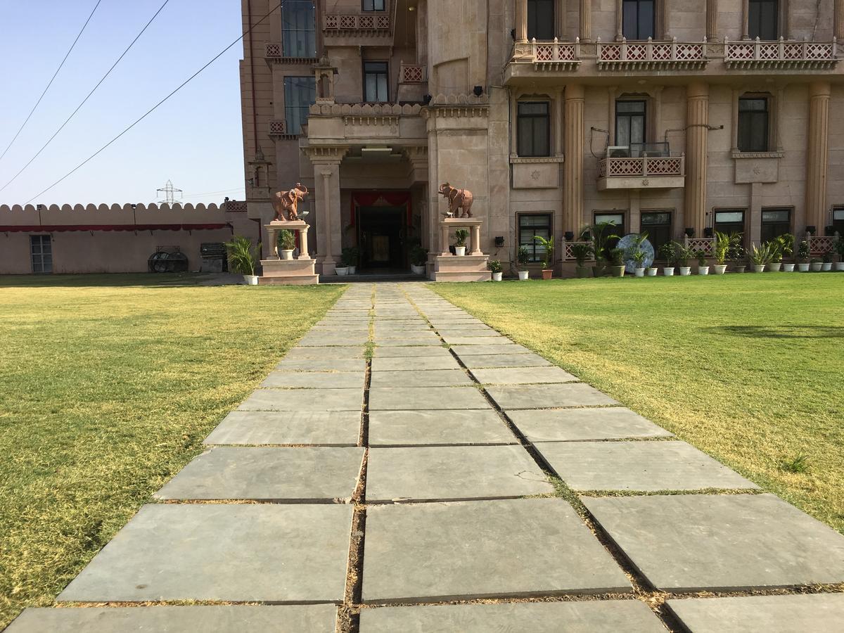 Kailash Presidency Hotel Bhopal Buitenkant foto